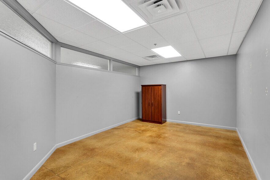 More Photos Of 4491 School Rd S, Export Freestanding For Lease