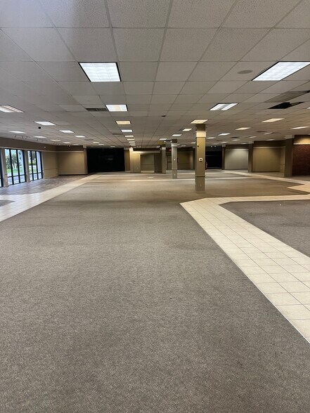 More Photos Of 1700-1750 N Tamiami Trl, North Fort Myers Freestanding For Lease