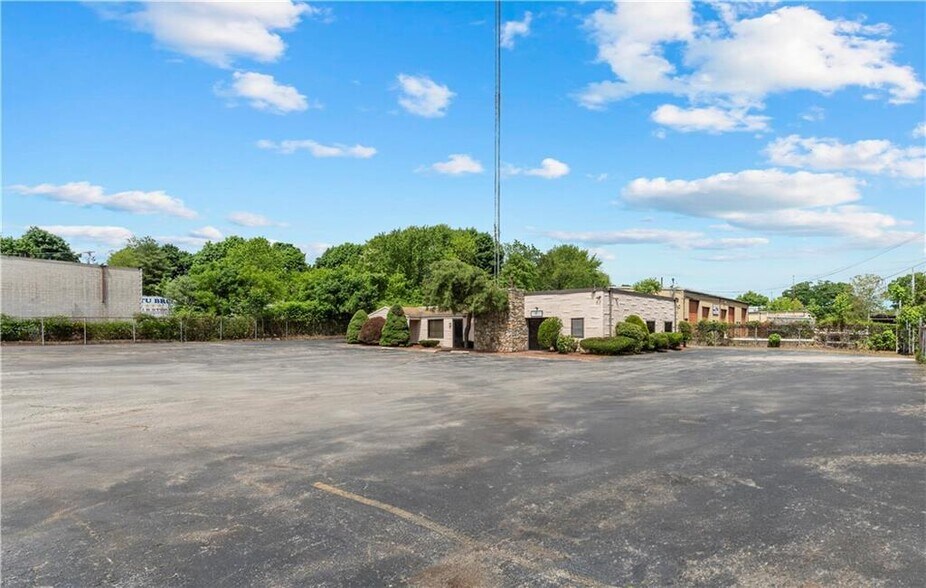 More Photos Of 63 Bleachery Ct, Warwick Distribution For Sale