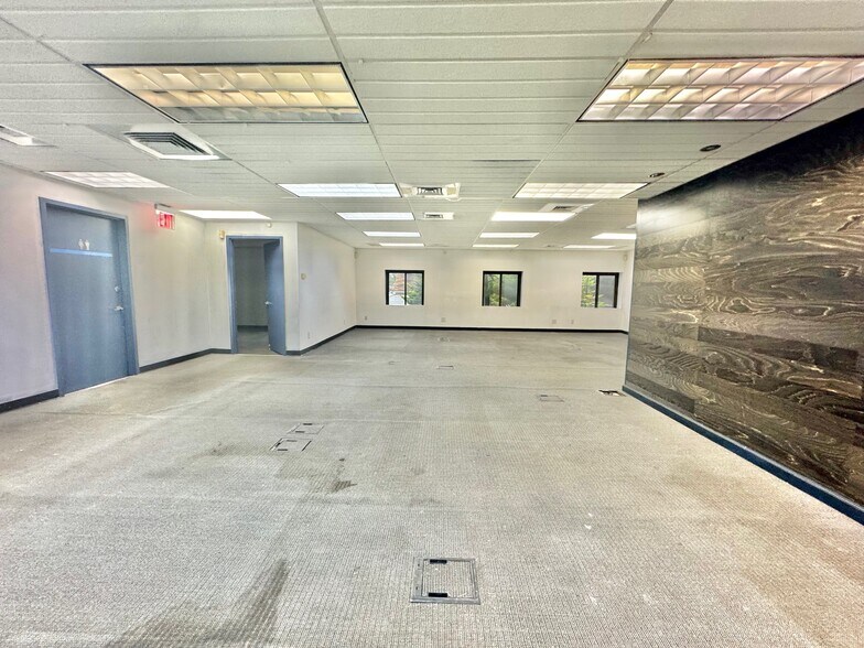 More Photos Of 130 Sheridan Blvd, Inwood Warehouse For Sale