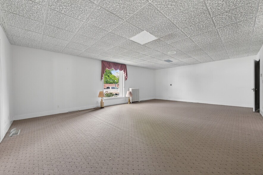 More Photos Of 209 N Main St, Belleville Medical For Sale