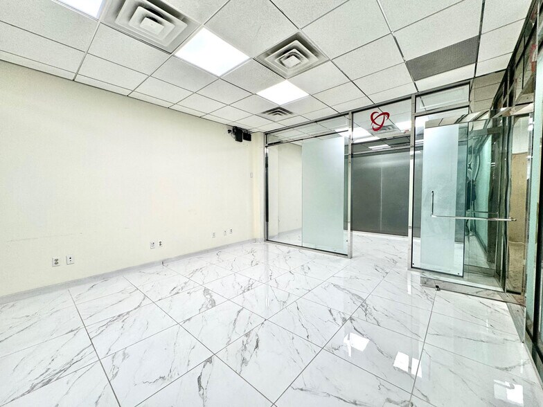 More Photos Of 25-21 49th St, Astoria Office For Lease