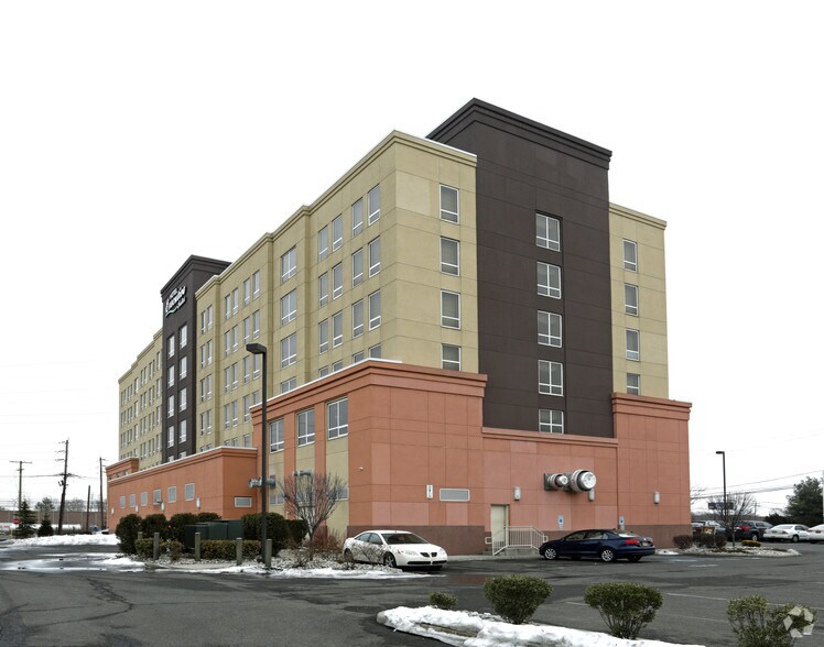 More Photos Of 30 Minue St, Carteret Hotel For Lease