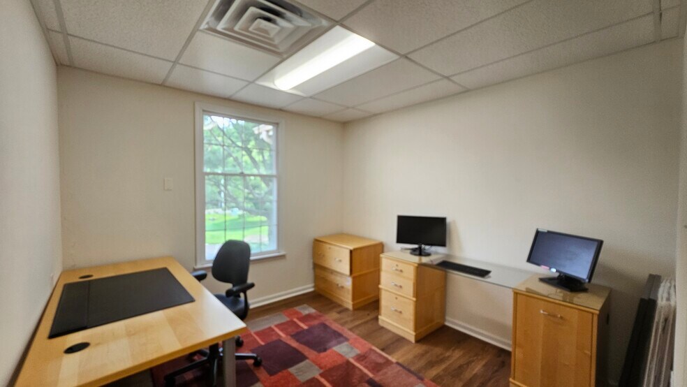 More Photos Of 152 Himmelien Rd, Medford Office For Sale