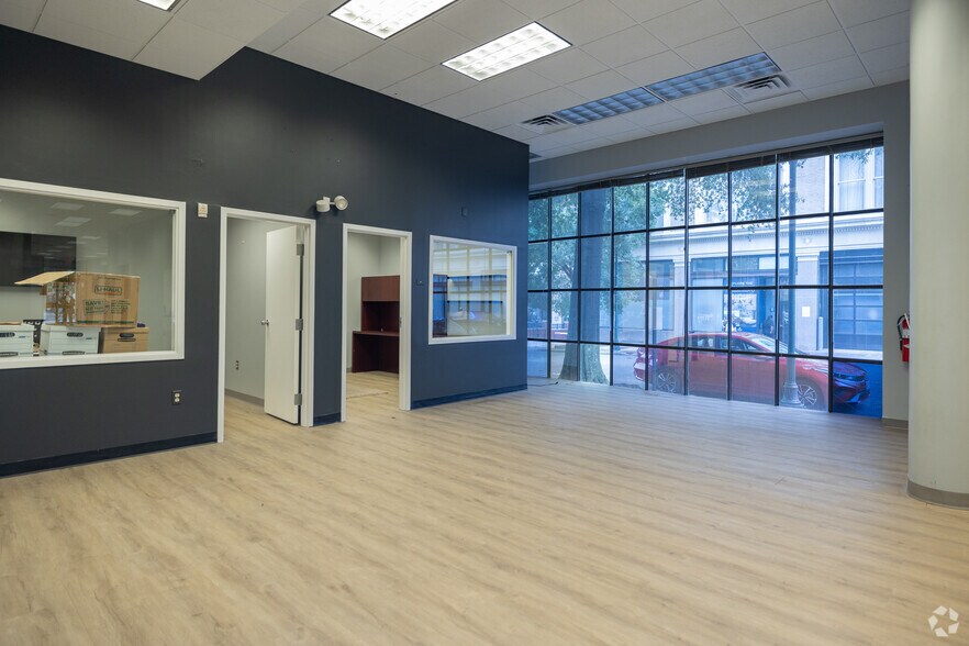 More Photos Of 424 E Grace St, Richmond Bank For Lease