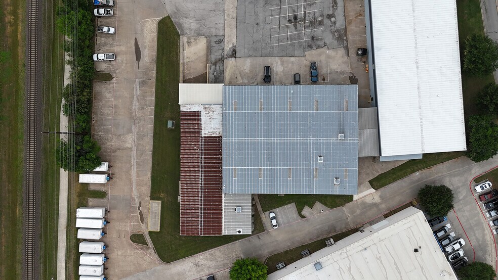 More Photos Of 1716 Shady Oaks Dr, Denton Warehouse For Lease