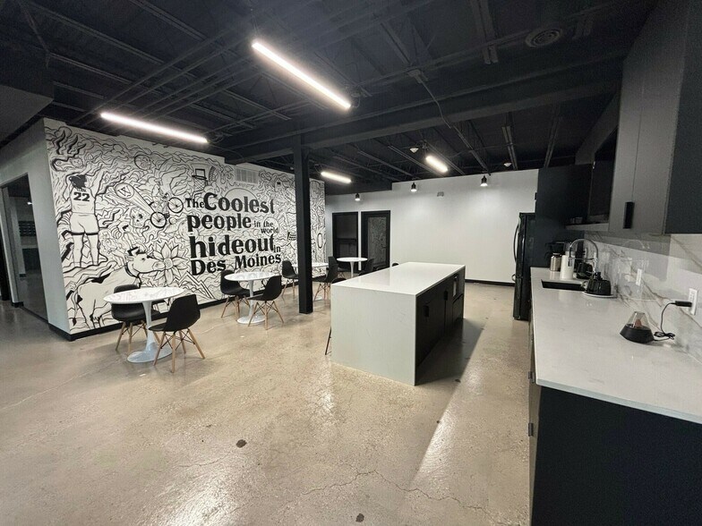 More Photos Of 7177 Hickman Rd, Urbandale Office For Sale