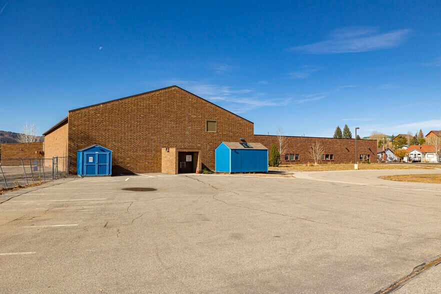 More Photos Of 202 Topaz Ave, Granby Schools For Sale