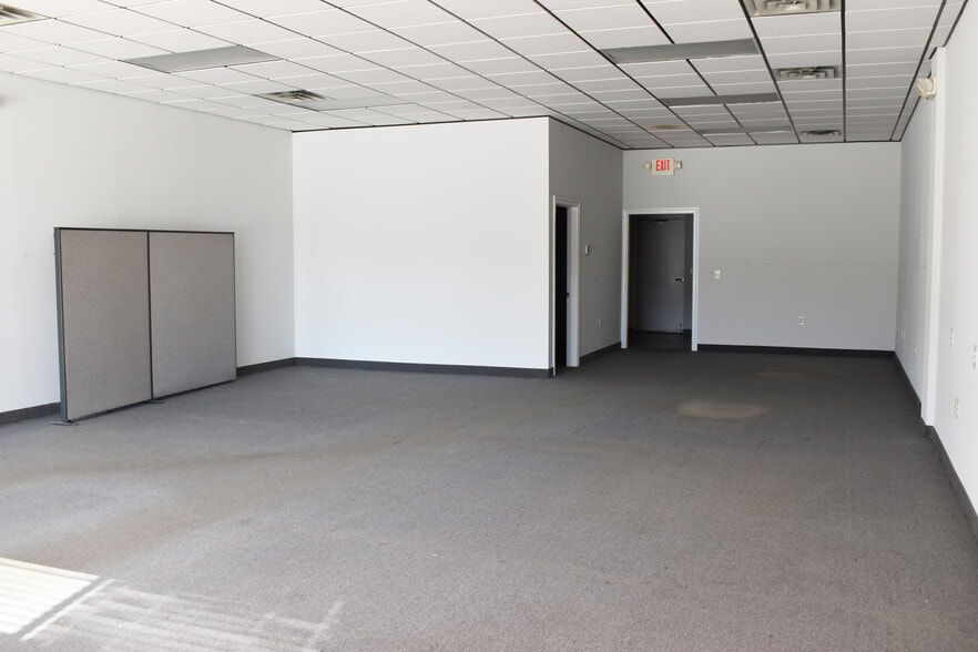 More Photos Of 6770-6782 River Center Dr, Clemmons Freestanding For Lease