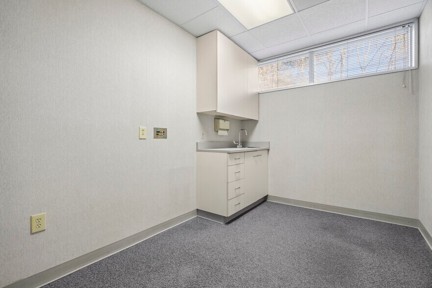 More Photos Of 170 Cardiology Pl, Commerce Healthcare For Lease