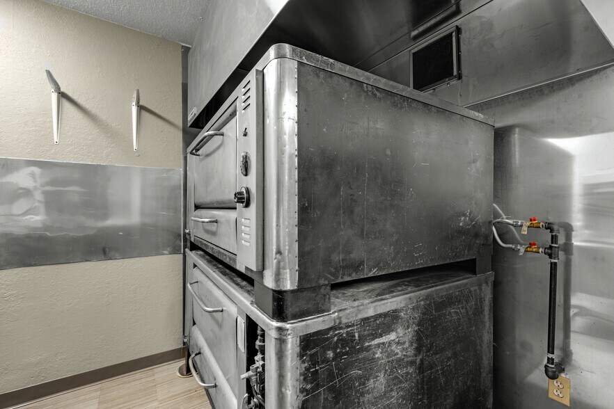 More Photos Of 2079 State Road Y, Linn Creek Restaurant For Sale