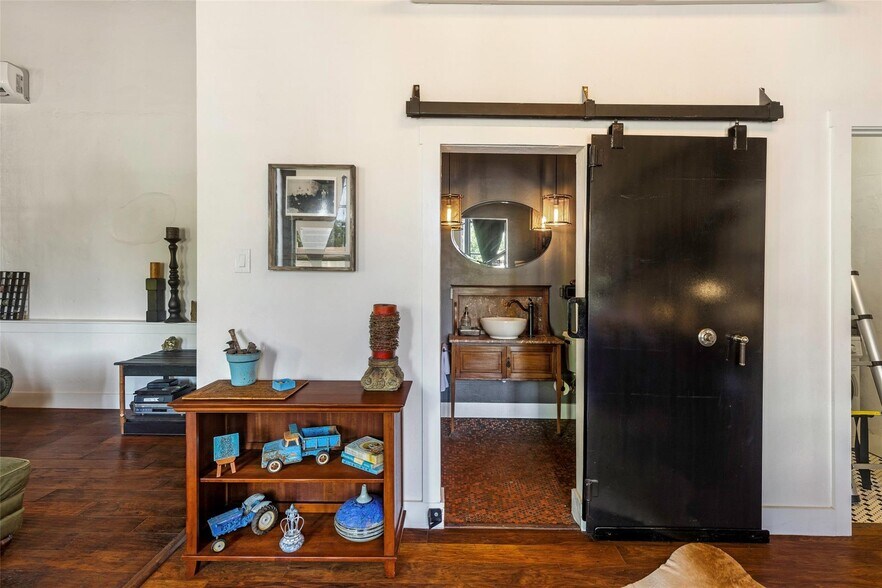 More Photos Of 201 W Main St, Cumby Office For Sale