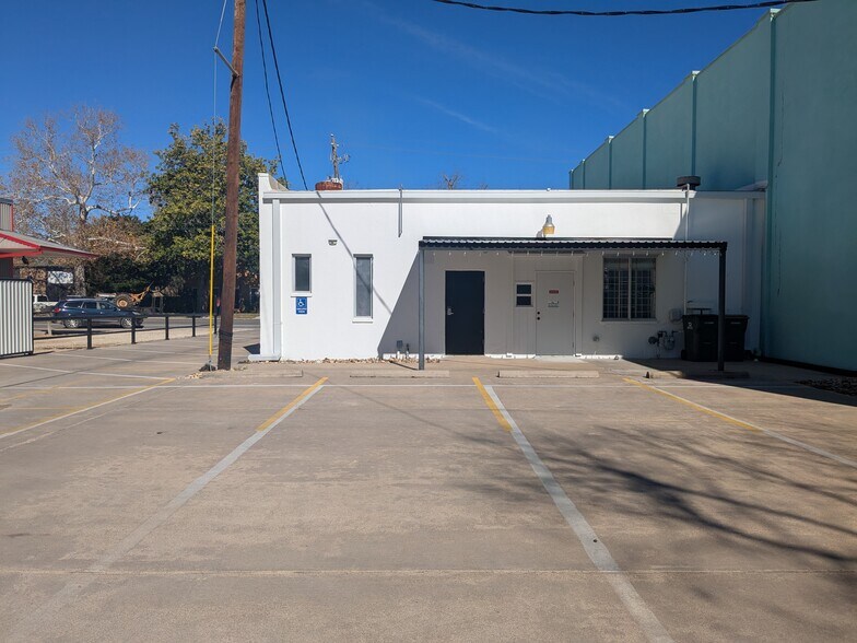 More Photos Of 717 Walnut St, Columbus Storefront Retail Office For Sale