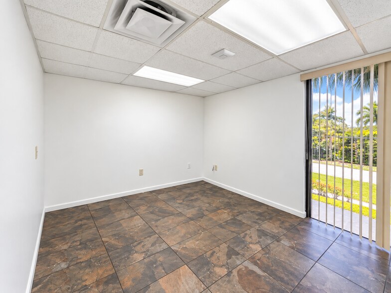 More Photos Of 1101-1111 Old Griffin Rd, Dania Distribution For Lease