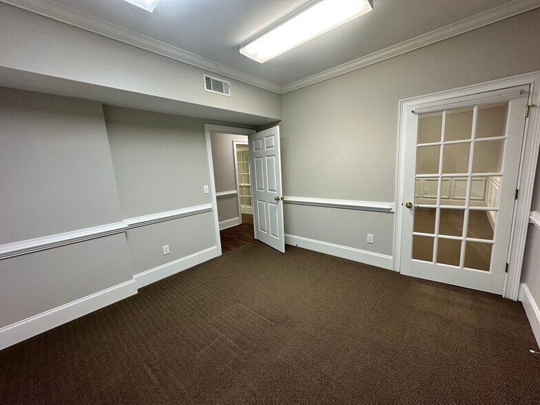 More Photos Of 327 Dahlonega St, Cumming Medical For Sale