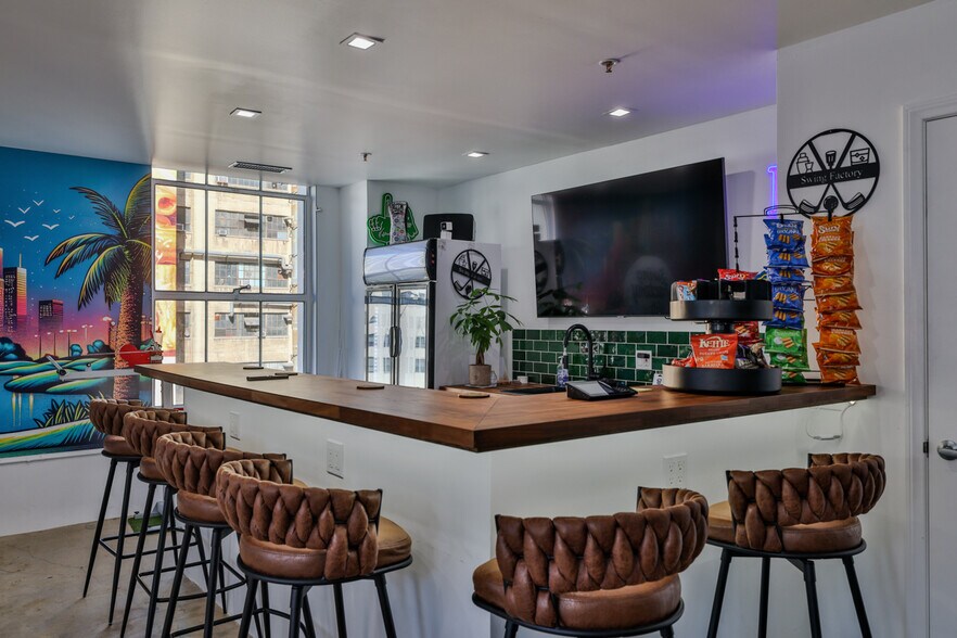 More Photos Of 742-748 S Hill St, Los Angeles Loft Creative Space For Lease