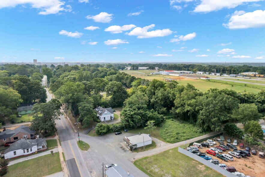 More Photos Of 916 Howard St, Spartanburg Freestanding For Sale