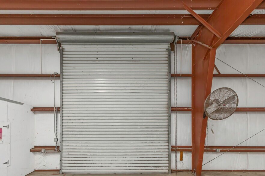 More Photos Of 16547 US Highway 19, Hudson Showroom For Lease