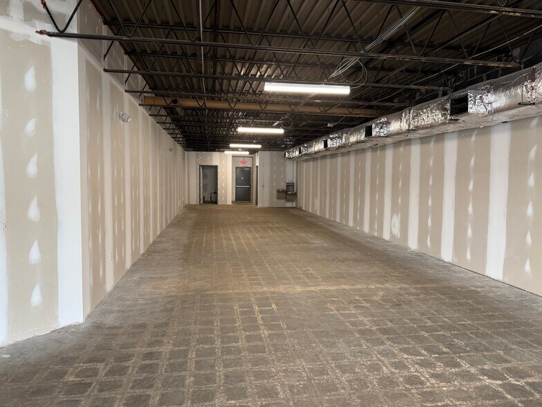 More Photos Of 3100 St Lawrence Ave, Reading Unknown For Lease