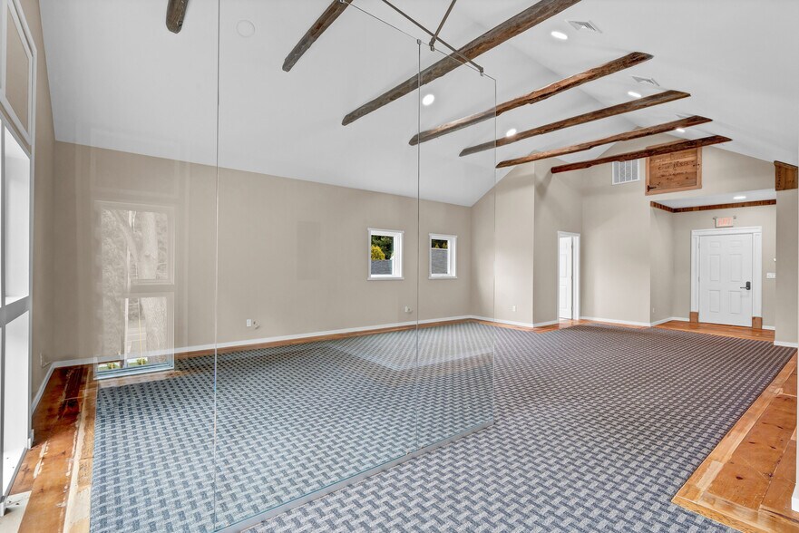 More Photos Of 248 Main St, Farmington Freestanding For Lease