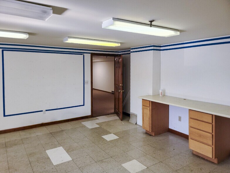 More Photos Of 40 Industry Rd, Marstons Mills Office For Sale