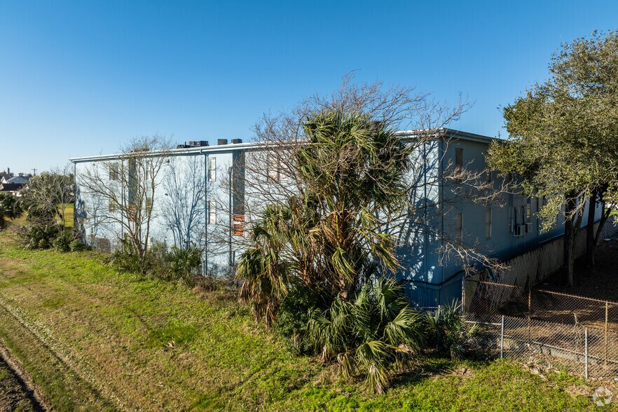 More Photos Of 610 Ferry Rd, Galveston Apartments For Sale