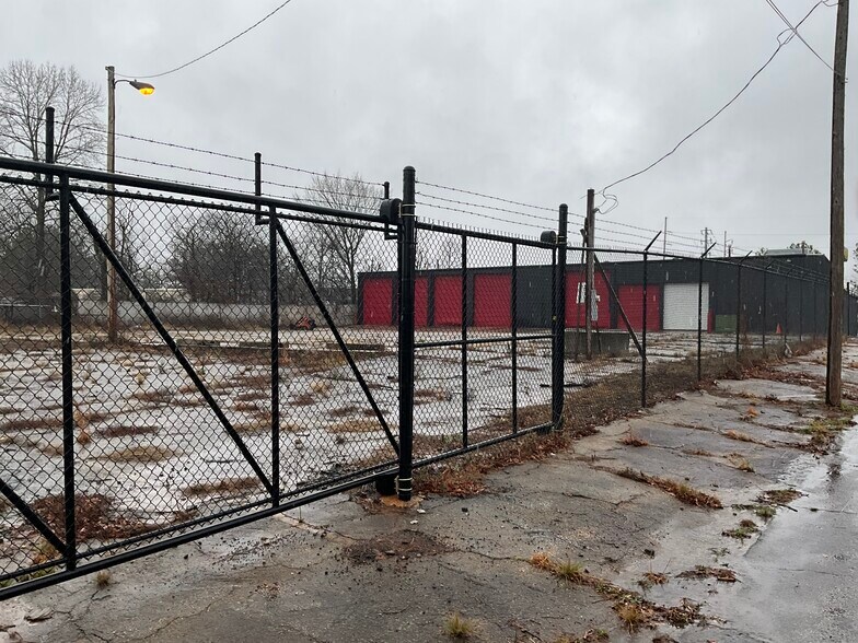 More Photos Of 2441 N Main St, East Point Service For Sale