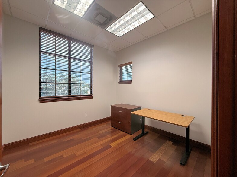 More Photos Of 1005 W Indiantown Rd, Jupiter Office For Sale