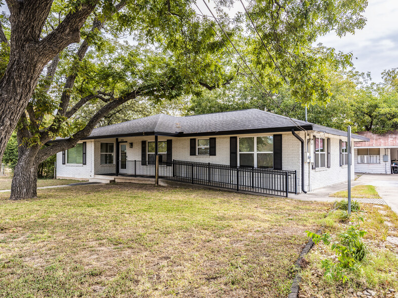 Primary Photo Of 305 Railroad St, Buda Office Residential For Sale