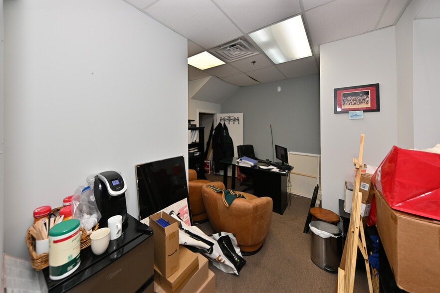 More Photos Of 60 Whitney Rd, Mahwah Warehouse For Lease