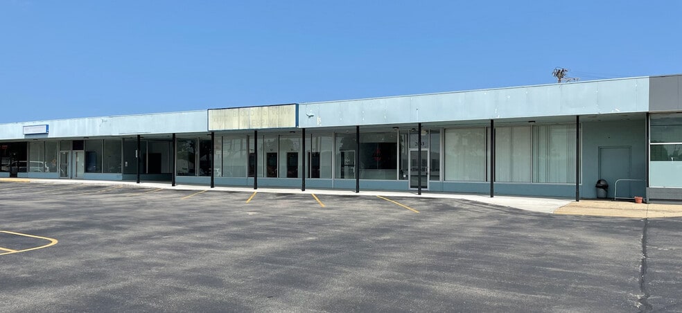 Primary Photo Of 2027-2055 22nd Ave, Kenosha General Retail For Lease