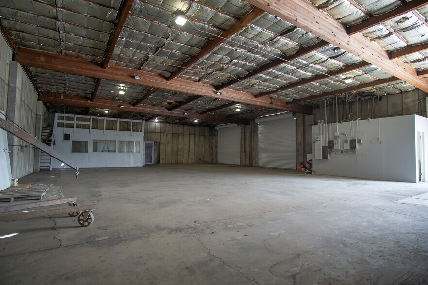 More Photos Of 545 W Main St, Ontario Warehouse For Lease