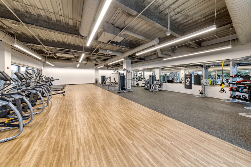 More Photos Of 2441 Warrenville Rd, Lisle Office For Lease