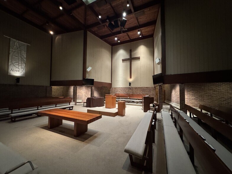 More Photos Of 5225 Calkins Rd, Flint Religious Facility For Sale