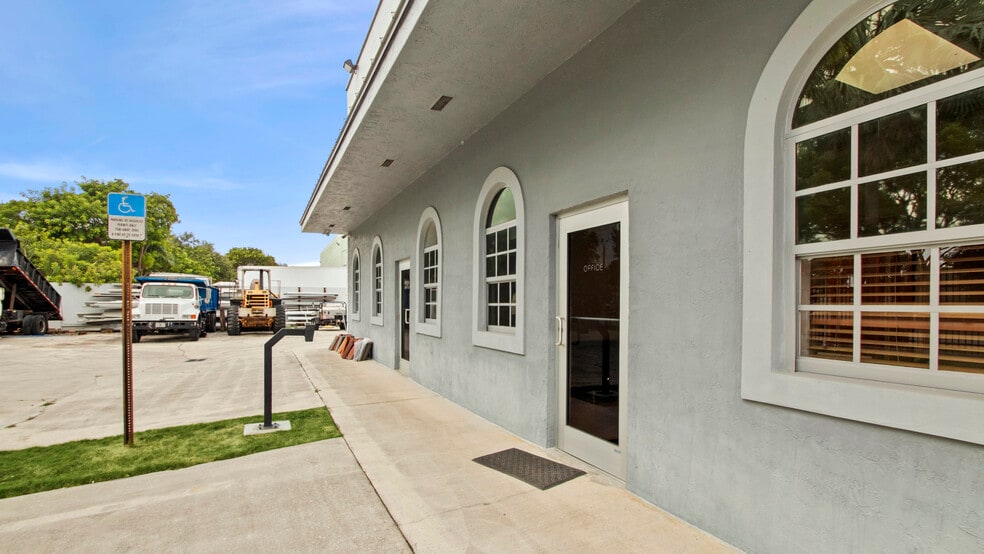 More Photos Of 14701 SW 137th St, Miami Light Distribution For Lease