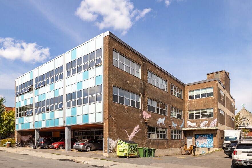 Primary Photo Of 2205 Rue Parthenais, Montréal Showroom For Lease