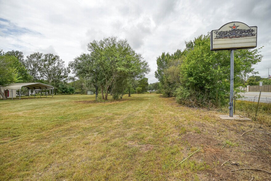 More Photos Of 901 Highway 21 W, Cedar Creek Land For Sale