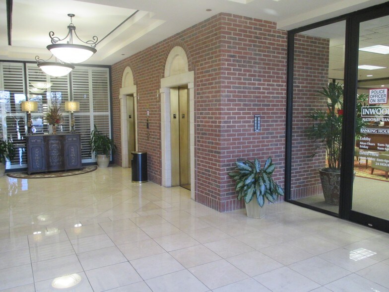 More Photos Of 2220 San Jacinto Blvd, Denton Office For Sale