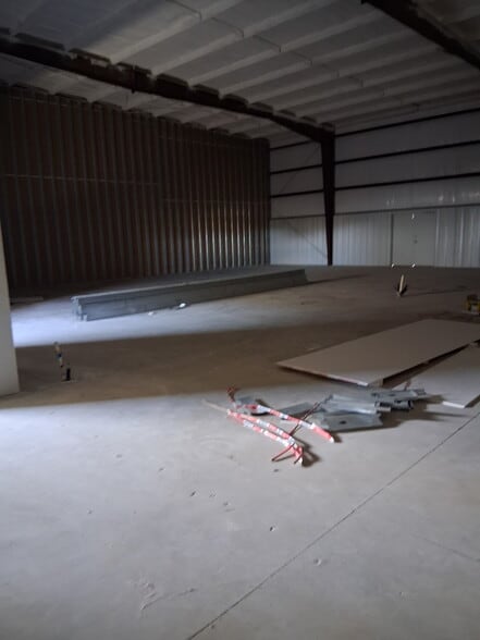 More Photos Of 4200 28th Ave NW, Norman Industrial For Lease