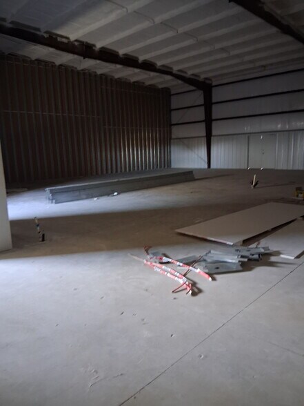 More Photos Of 4208 28th Ave NW, Norman Industrial For Lease