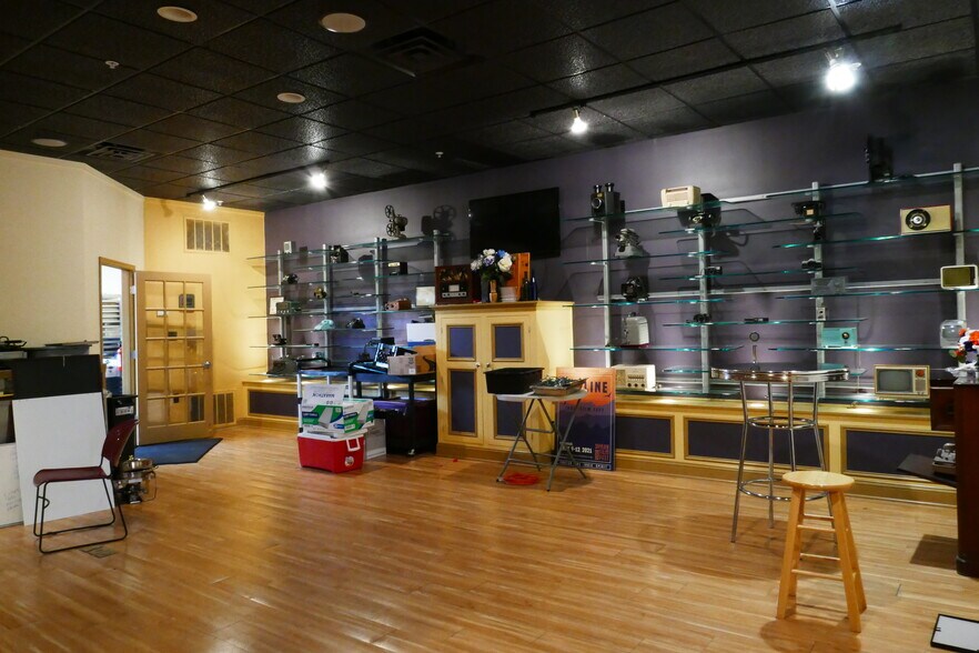 More Photos Of 9 N Loudoun St, Winchester Office For Sale