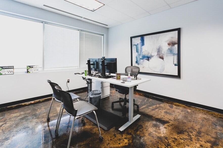 More Photos Of 17300 Chenal Pky, Little Rock Office For Lease