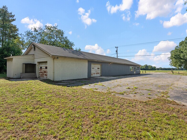 More Photos Of 15242 General Puller Hwy, Hardyville Freestanding For Sale