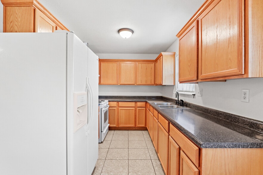 More Photos Of 5200 Doniphan Dr, El Paso Bar For Sale