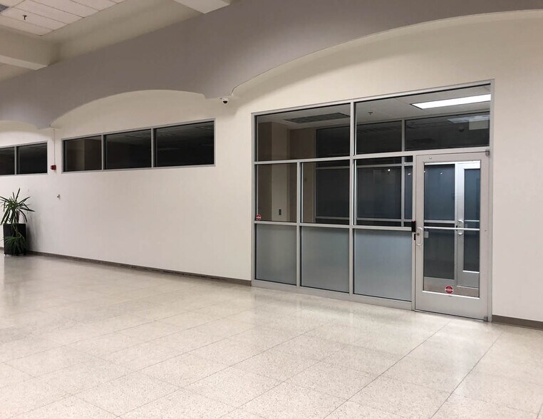 More Photos Of 1001 Fort Crook Rd N, Bellevue Flex For Lease