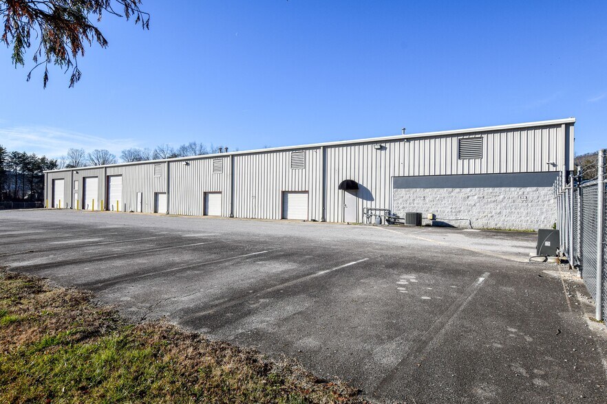 More Photos Of 214 Industrial Park Dr, Soddy Daisy Manufacturing For Lease