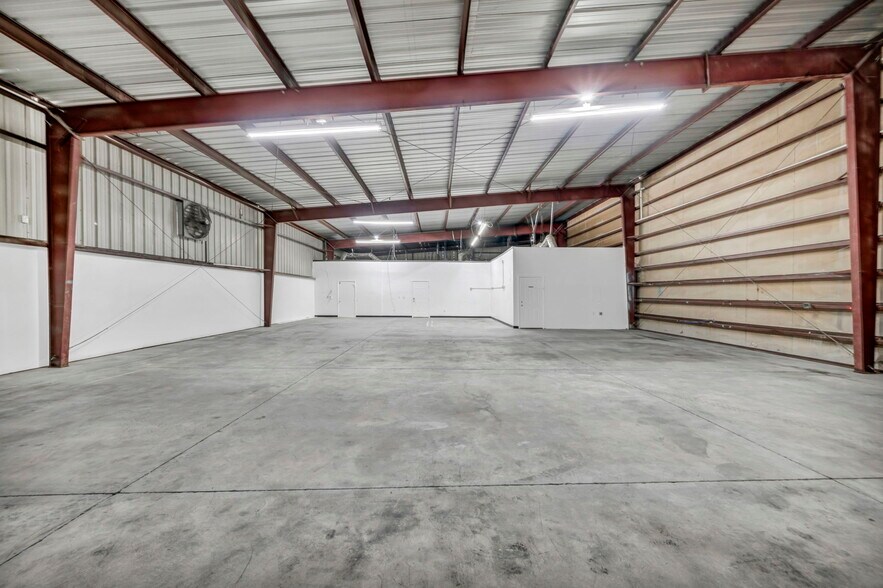 More Photos Of 4040 Arcata Way, North Las Vegas Light Manufacturing For Lease