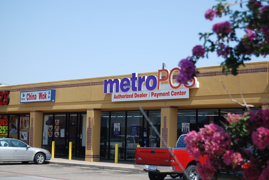 More Photos Of 10121 Lake June Rd, Dallas Unknown For Lease