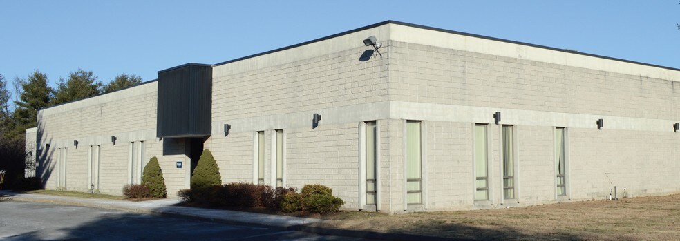 More Photos Of 51 Belamose Ave, Rocky Hill Flex For Lease