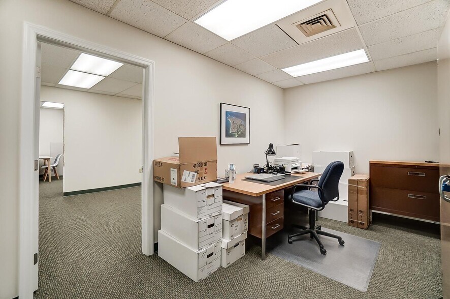 More Photos Of 4903 Vine St, Saint Bernard Medical For Lease